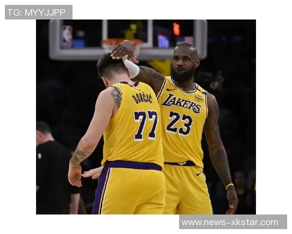 詹姆斯称赞东契奇为顶级四分卫自认外接手角色轻松自如